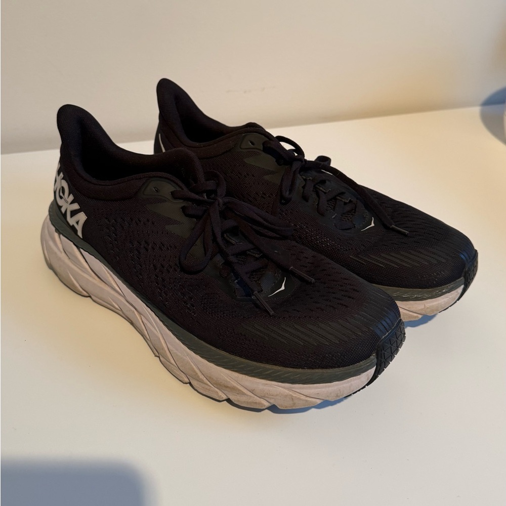 Hoka Men’s Black Clifton 7 One One
